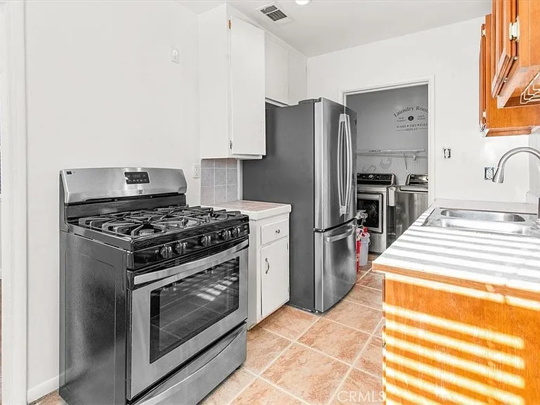 1192 Stringer Ave — Photo 6