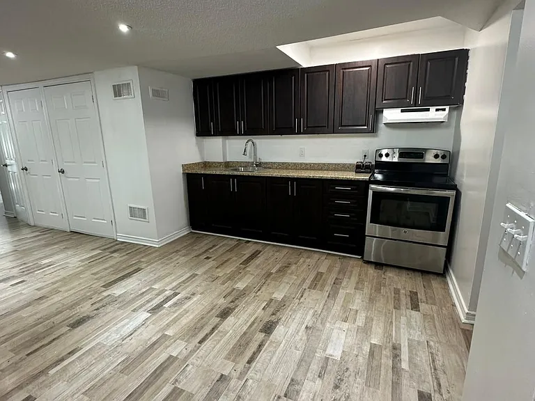1106 Haig Blvd — Photo 8