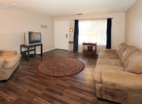 5th image of 6329 Village Ln