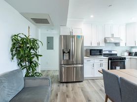 1530 W 37th St