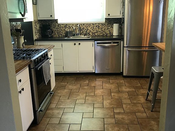 5th image of 2401 Saddle Dr