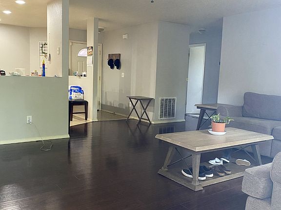3rd image of 221 Parkmont Way