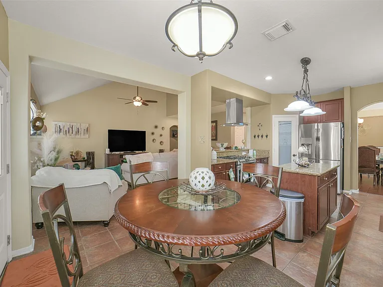 2103 Blue Water Bay Dr — Photo 16