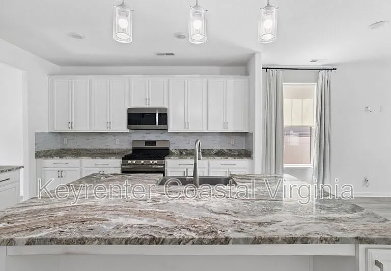 1415 Waltham Ln — Photo 3