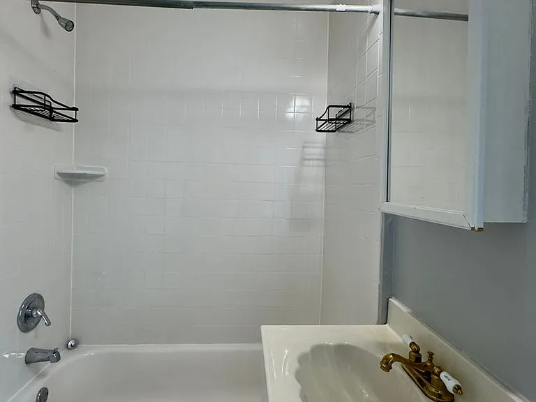 104 E Clement St — Photo 22