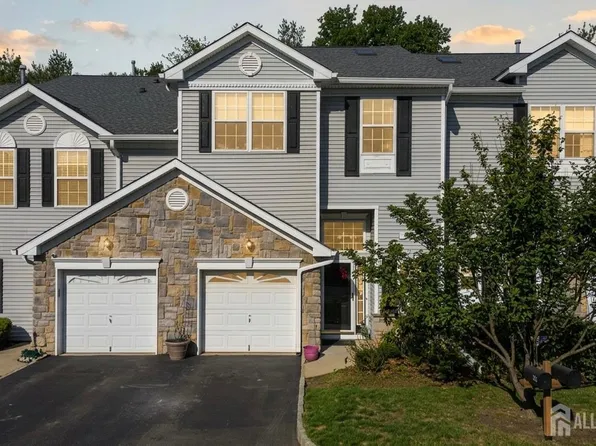 14 Linda Ct, Laurence Harbor, NJ 08879