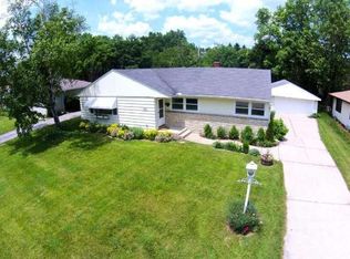 924 W Theresa Ln, Glendale, WI 53209