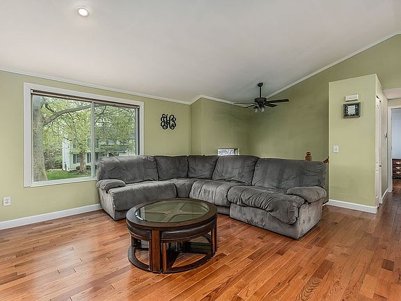 4th image of 3829 Beech Down Dr