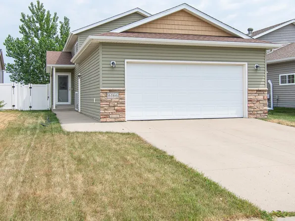 6166 35th St S, Fargo, ND 58104