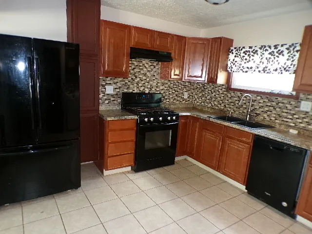 3 bed, 1500 sqft, $1,795 — Photo 2