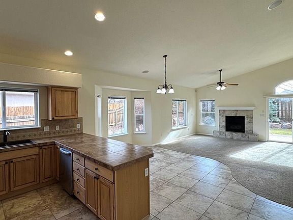 3rd image of 956 Peachcrest Dr