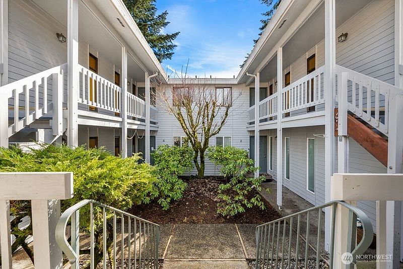 4th image of 1461 Rainier Court
