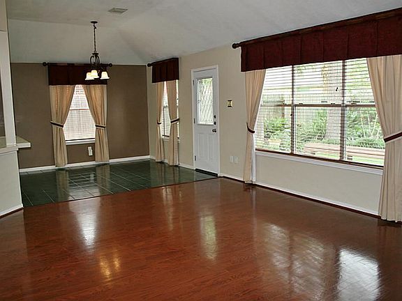 4th image of 1611 Stoney Park Dr