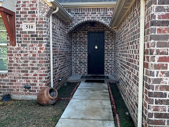 2nd image of 510 Irby Ln