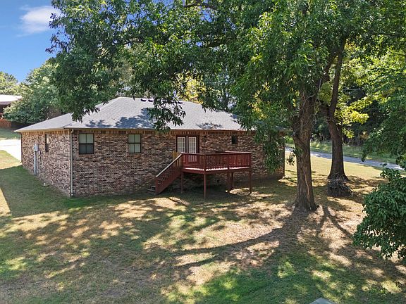 2nd image of 701 Hickory Cir