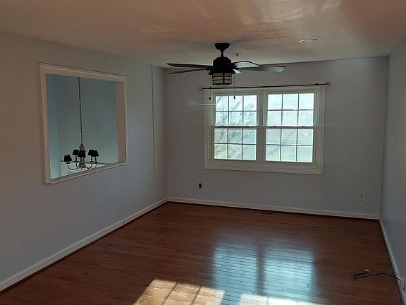 2nd image of 1076 Broadview Dr