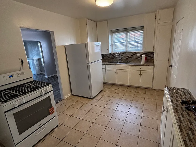 1850 S Curson Ave #1850 — Photo 6