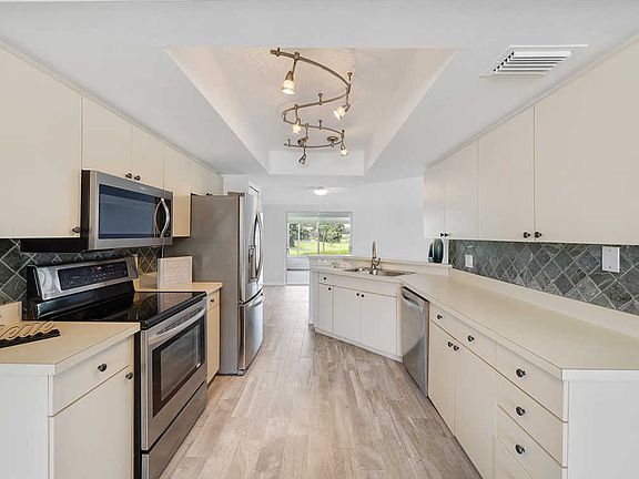 5th image of 1802 Banyan Creek Cir N