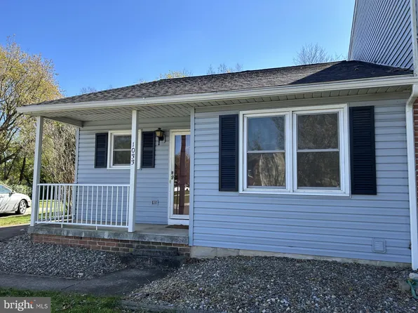 1033 Northfield Dr, Carlisle, PA 17013