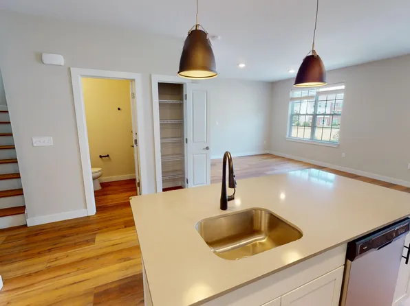 502 Lasko Ln #502, Parlin, NJ 08859