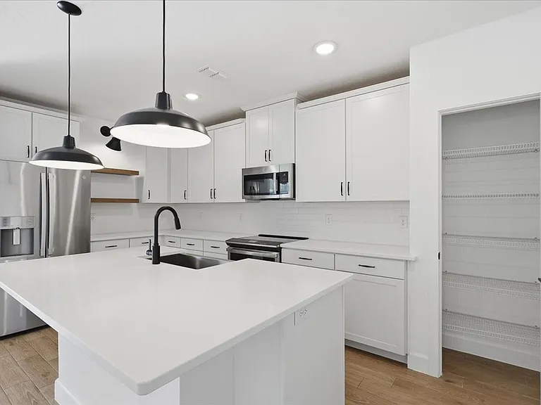 20 Ludlow Ln W — Photo 5
