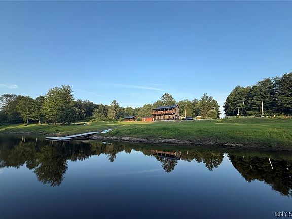 4th image of 1452 Pardeeville Rd