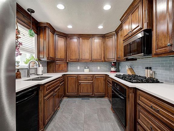 2nd image of 2508 Osborne Dr
