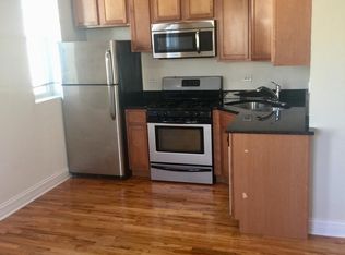 1216 W Pratt Blvd, Chicago, IL 60626