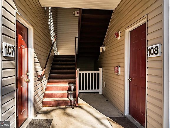 4th image of 1324 W Chester Pike Suite 108