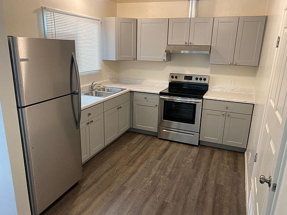 2nd image of 3325 E Blacklidge Dr #3325