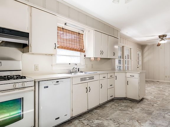 2nd image of 312 Bacque Crescent Dr