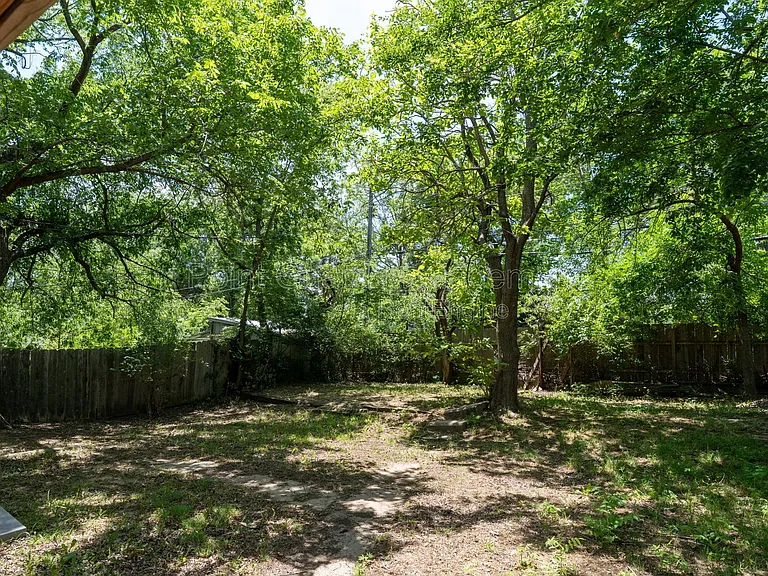 631 N Mount Carmel St — Photo 32