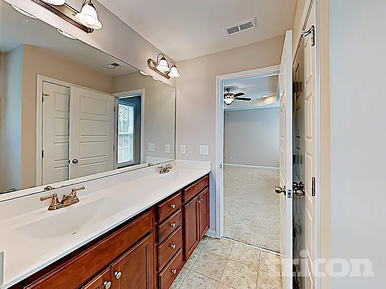 32 Balboa Pkwy — Photo 11