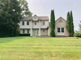 2392 Chestnut Cir, Lake Orion, MI 48360
