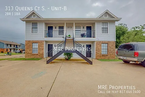 313 Queens Ct S #B Photo 1