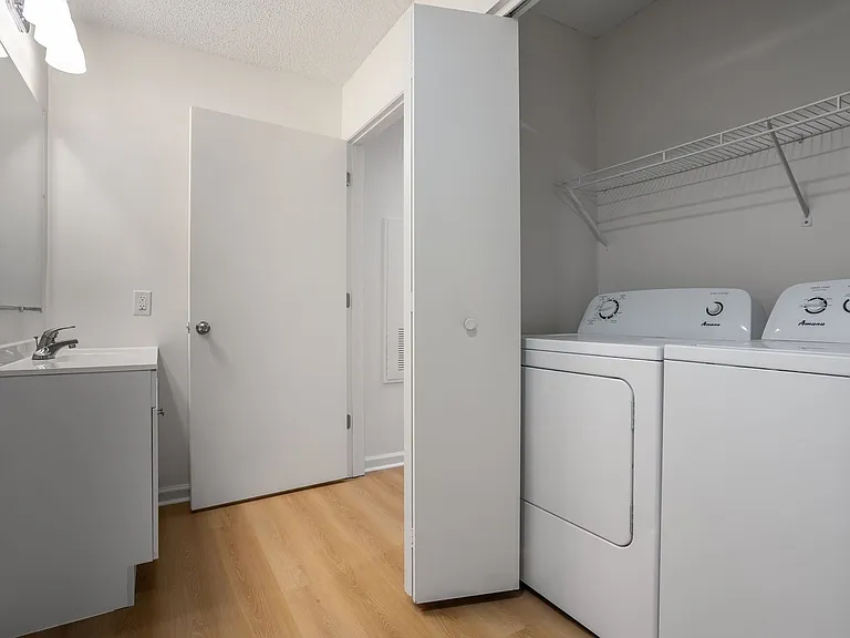 Coventry Apartments — Photo 7