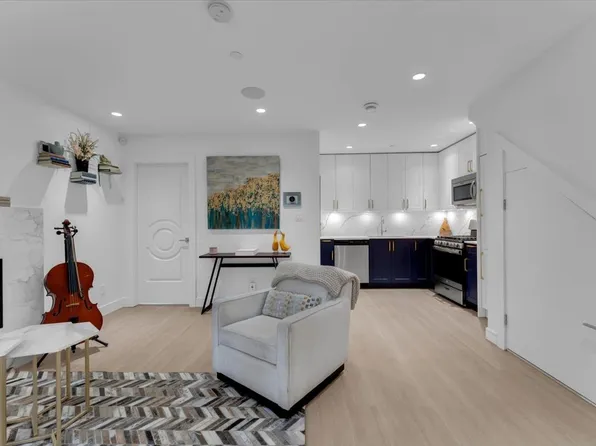 1020 Odlum Dr, Vancouver, BC V5L 5A1
