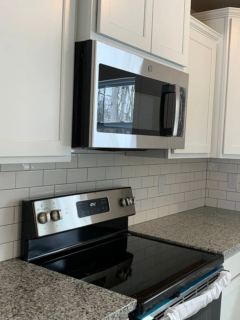 Stunning 4 Bedroom Home For Lease — Photo 4