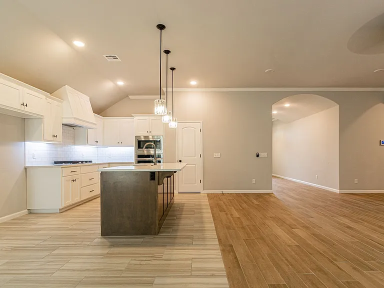 4200 NW 156th Ter — Photo 8