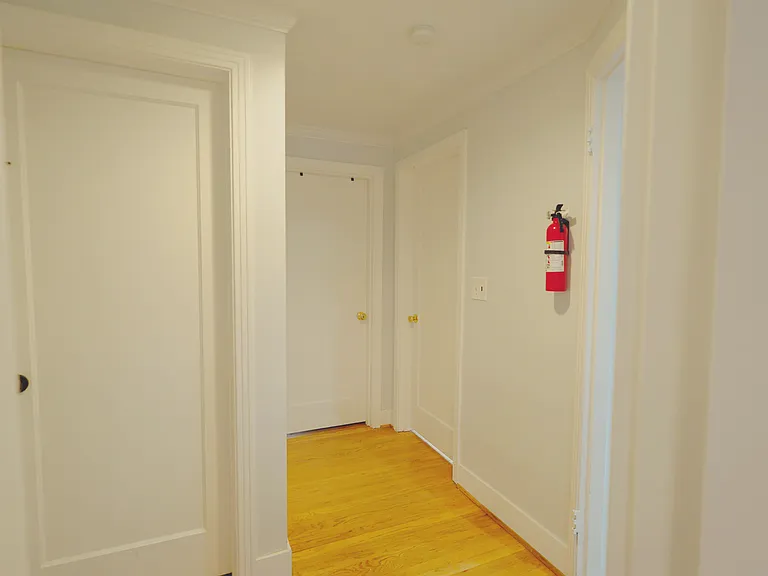 4606 NE 54th St — Photo 32