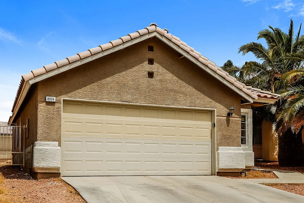 3 bed, 2.0 bath, 1278 sqft, $1,975 — Photo 3