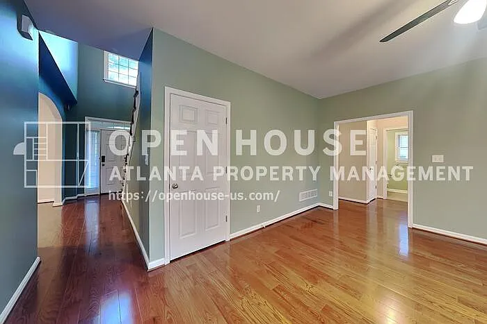 4 bed, 3.0 bath, 2021 sqft, $2,550 — Photo 4