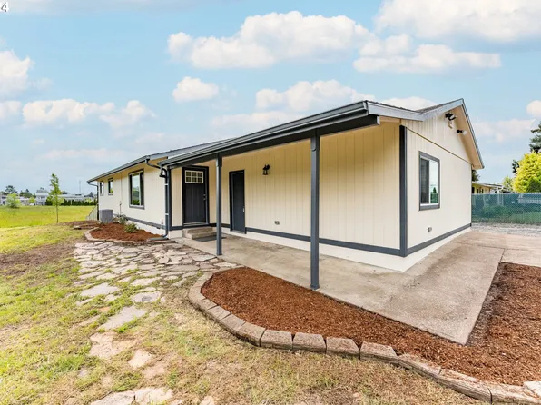 825 SW Linden Ln, Dundee, OR 97115