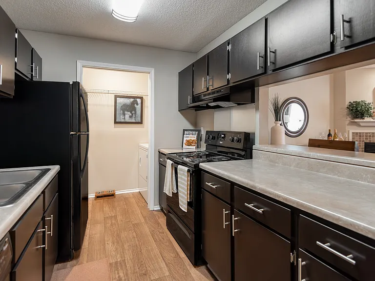 Riverset Apartments — Photo 4