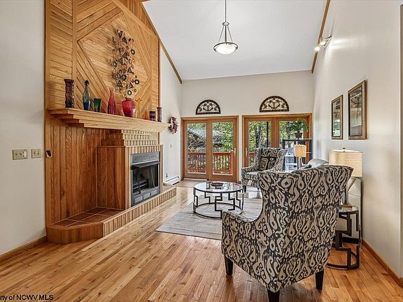 3rd image of 303 Slopeside Rd