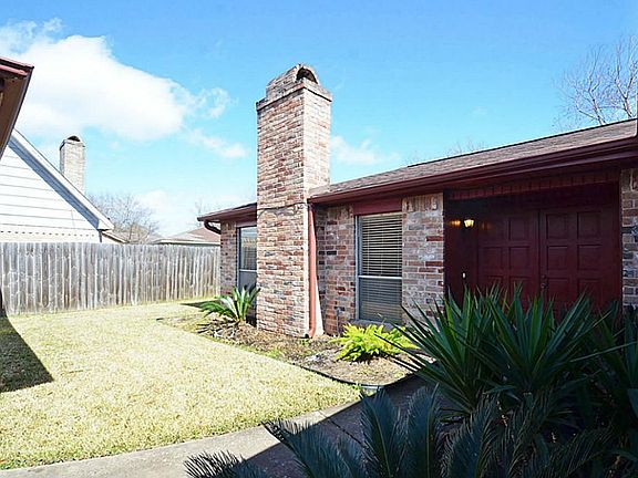 The large courtyard is a gardener's dream! Landscape beds are well placed.