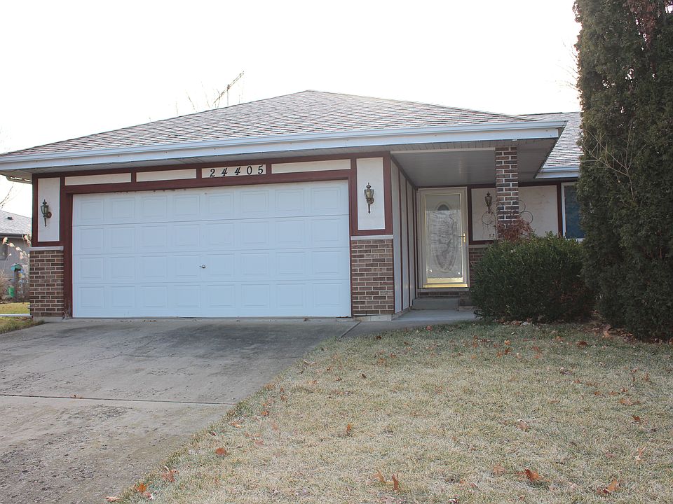 Front of house and driveway