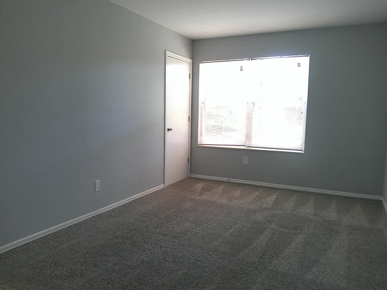 KINGSGATE VILLAGE APARTMENTS — Photo 32