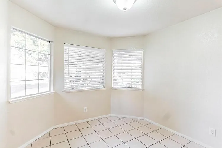 1304 Tyler Ct — Photo 19