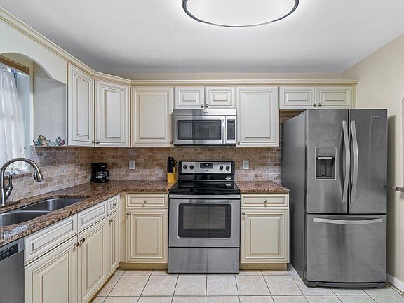 5th image of 740 E Ocean Avenue #308